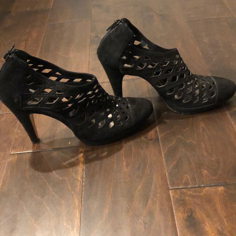 Little Black Suede Nine West Booties❤️